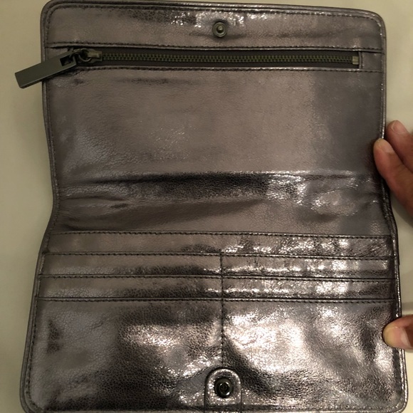 Tory Burch Wallet on Chain Crossbody! - Picture 2 of 6